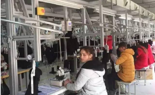 服裝廠如何在一條線上,生產多個款式?(吊掛)_科技