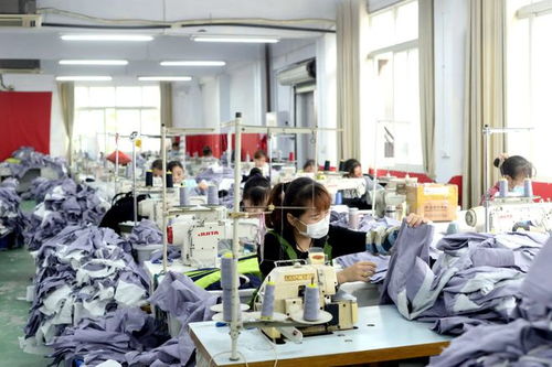 服裝廠(chǎng)里的臨時(shí)夫妻,已婚女工躺在我的懷里,讓我要她